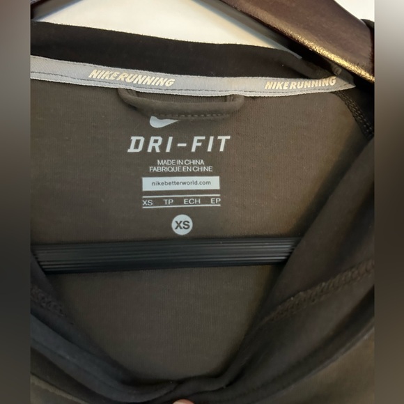 XS Nike dri fit running baseball tee style top in brown with good and key pocket - Picture 4 of 6